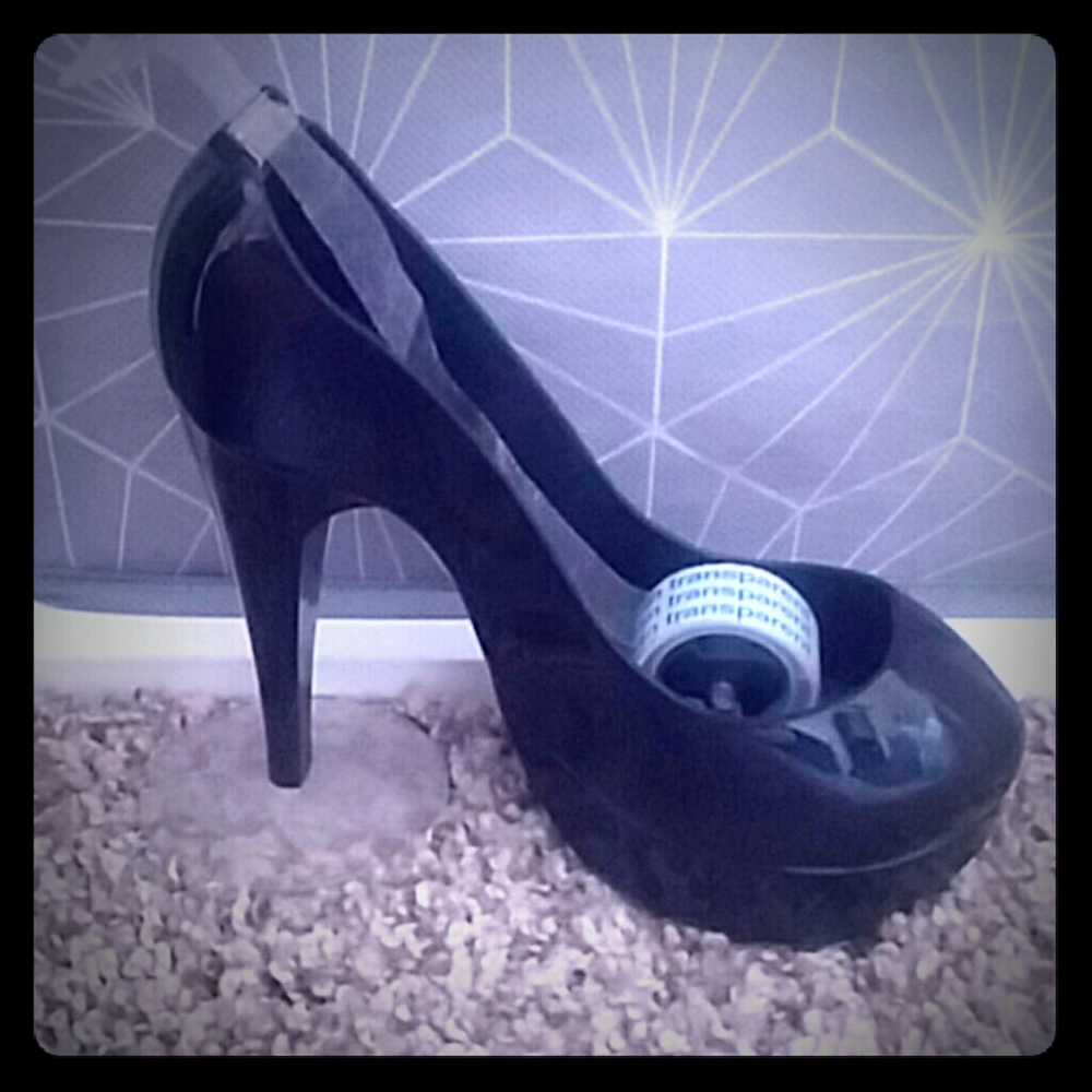 Heel tape dispenser